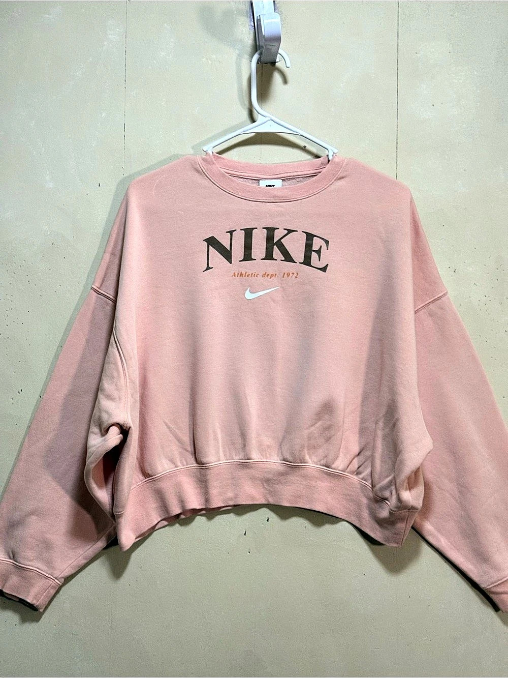 Nike Athletic Cropped Crewneck Sweatshirt Logo Sweatshirt in Pink Sz XL